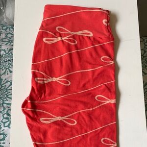 Lularoe butter soft coral pink leggings with bow design